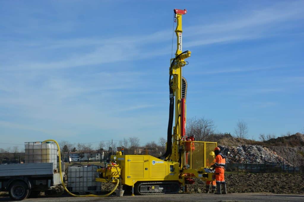 2574 Mi4 drilling rig Massenza job site video