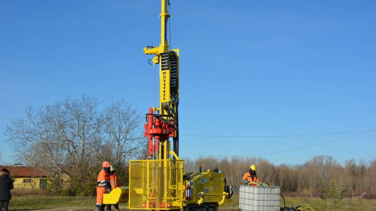 2574 Mi4 drilling rig Massenza job site video